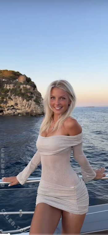 Elena Zoe