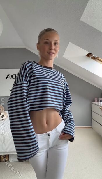 Elena Zoe