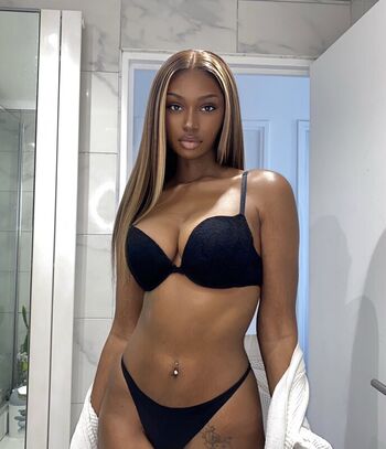 Leaked Elinda san  page private photo viral onlyfans
