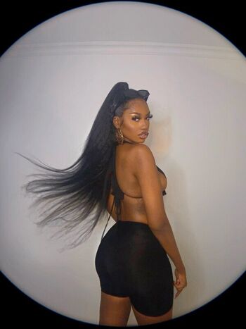 Leaked Elinda san  page private photo viral onlyfans