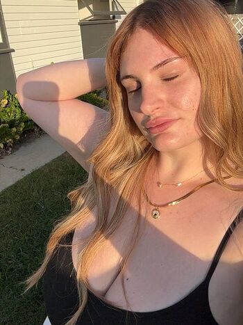 Elle Lindsey