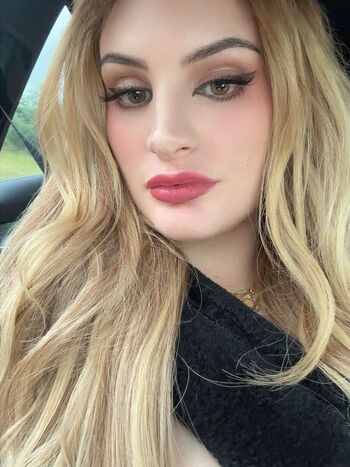 Elle Lindsey