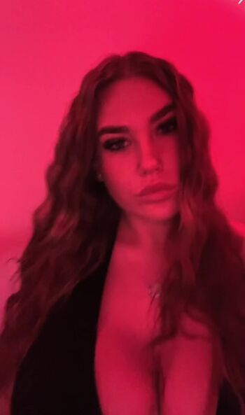 Leaked Ellie robinson private photo viral onlyfans