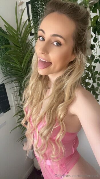 Leaked Ellierosek private photo viral onlyfans
