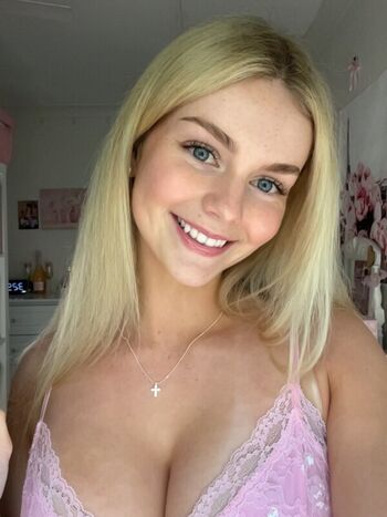 Leaked Emi howard private photo viral onlyfans