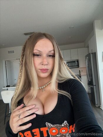 Leaked Emileexo private photo viral onlyfans