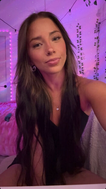 Leaked Emiliaxgrace private photo viral onlyfans