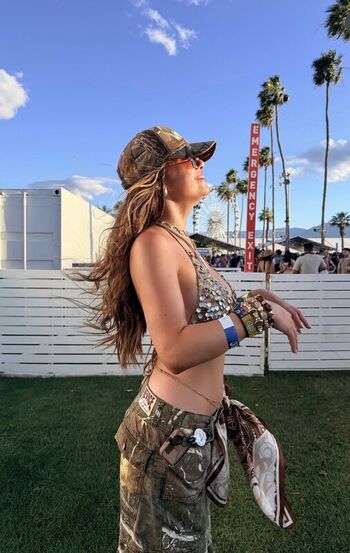 Leaked Emily binder private photo viral onlyfans