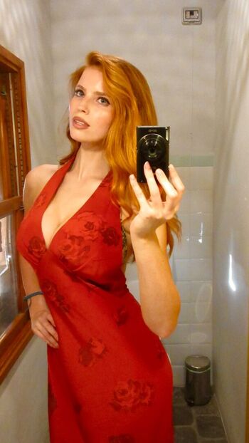 Leaked Emily deyt aysage private photo viral onlyfans