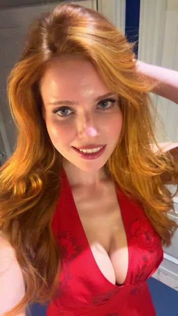 Leaked Emily deyt aysage private photo viral onlyfans