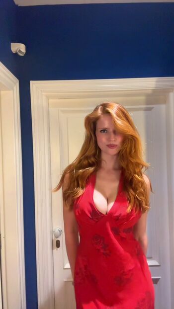 Leaked Emily deyt aysage private photo viral onlyfans