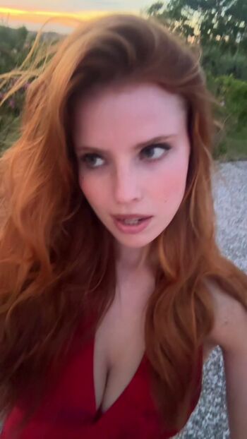 Leaked Emily deyt aysage private photo viral onlyfans