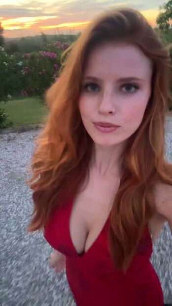 Leaked Emily deyt aysage private photo viral onlyfans