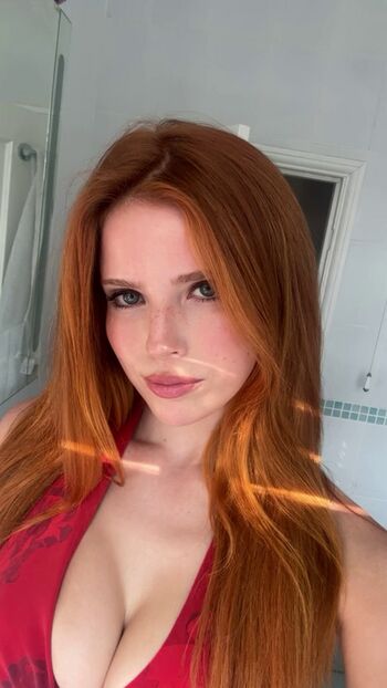 Leaked Emily deyt aysage  page private photo viral onlyfans