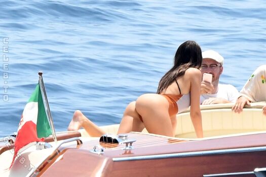 Emily Ratajkowski