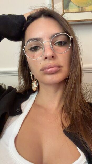 Leaked Emily ratajkowski private photo viral onlyfans