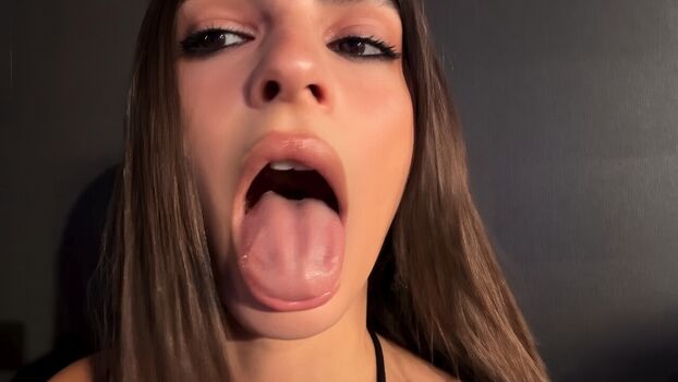 Emily Ratajkowski