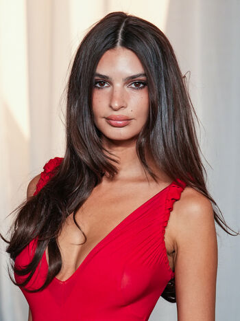 Emily Ratajkowski