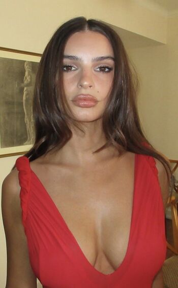 Emily Ratajkowski