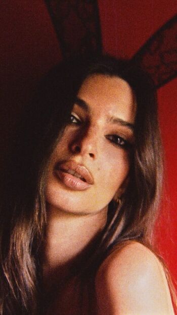 Emily Ratajkowski