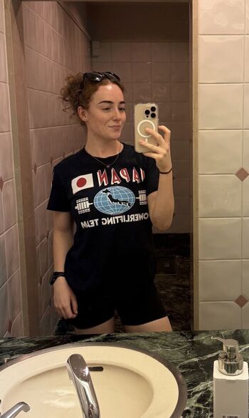 Leaked Emily roach private photo viral onlyfans