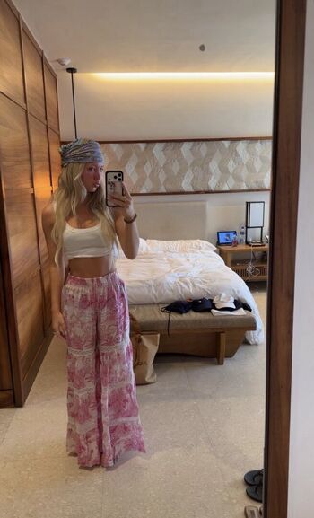 Leaked Emily roman page private photo viral onlyfans