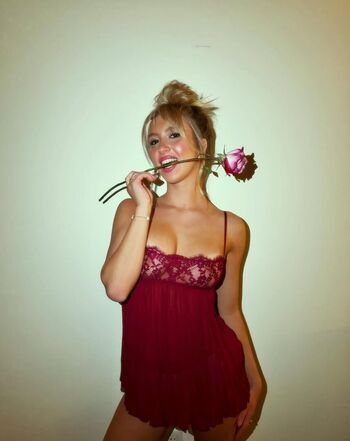 Leaked Emily roman page private photo viral onlyfans