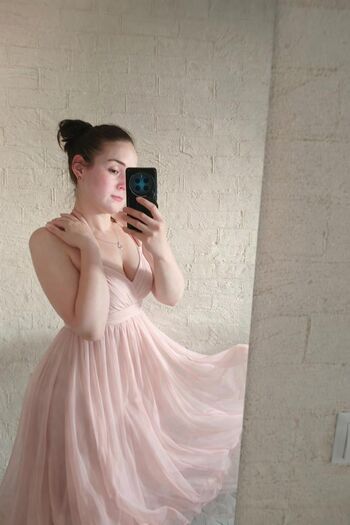 Leaked Emily toh private photo viral onlyfans
