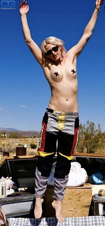 Leaked Emilyarmstrong private photo viral onlyfans