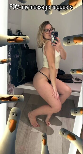 Leaked Emilybbsti private photo viral onlyfans