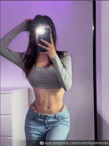 Leaked Emilyvanessa private photo viral onlyfans