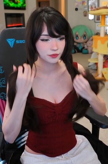 Leaked Emiru  page private photo viral onlyfans
