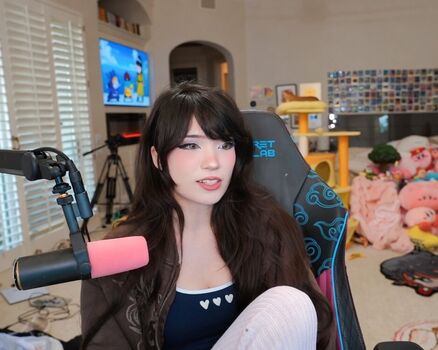 Leaked Emiru  page private photo viral onlyfans