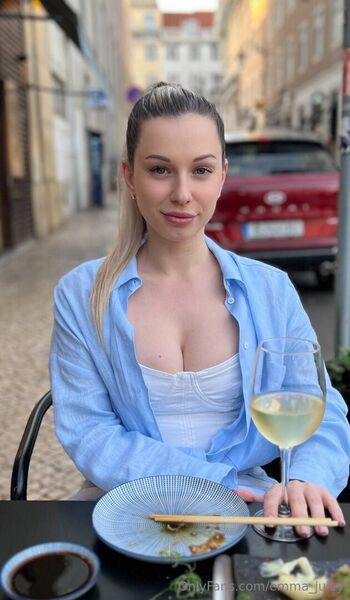 emma_juicy