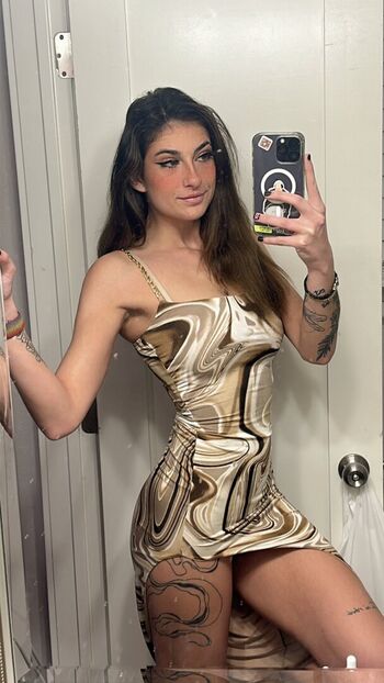 Leaked Emmalynn minassian  page private photo viral onlyfans