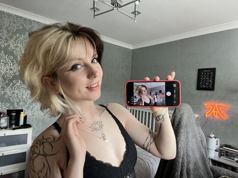 Leaked Emzeeni private photo viral onlyfans