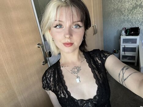 Leaked Emzeeni private photo viral onlyfans