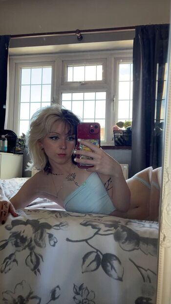 Leaked Emzeeni private photo viral onlyfans