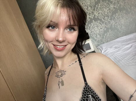 Leaked Emzeeni private photo viral onlyfans