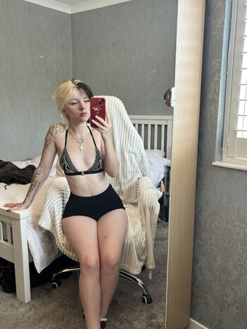 Leaked Emzeeni private photo viral onlyfans