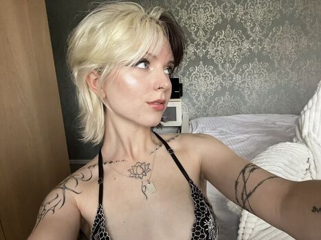 Leaked Emzeeni private photo viral onlyfans