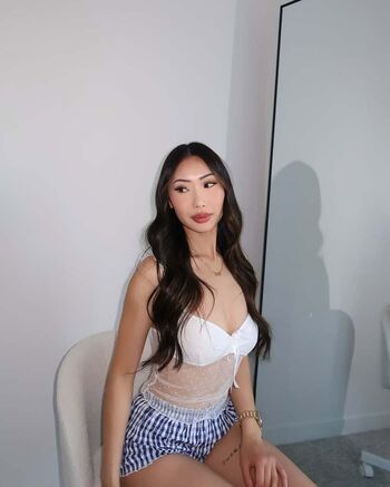 Ena Lor Hmong