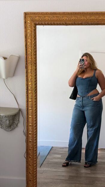 Leaked Erinmhk page private photo viral onlyfans