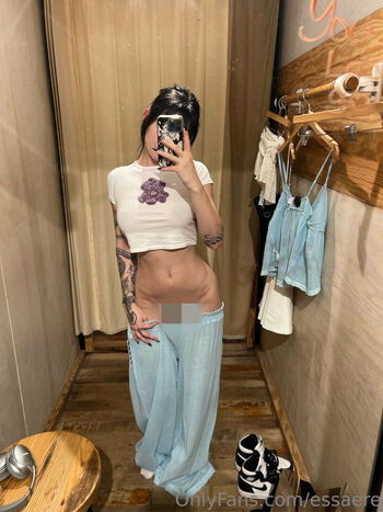Leaked Essaere page private photo viral onlyfans