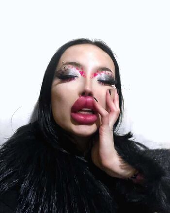 eva_u_tits