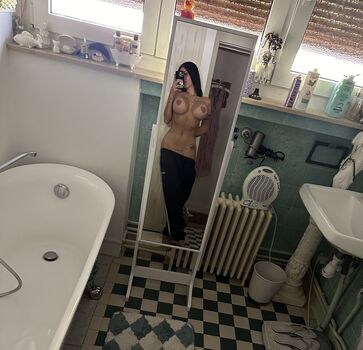 Leaked Evelyna exclusiv private photo viral onlyfans
