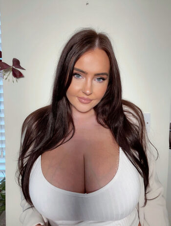 Leaked Evelynwhite private photo viral onlyfans
