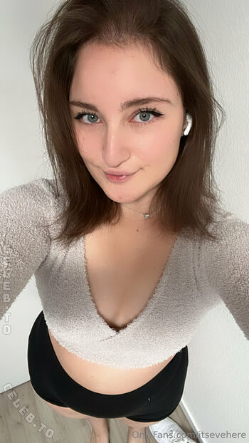 Leaked Evelynxka page private photo viral onlyfans