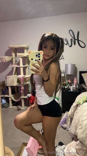 Leaked Eviesrealm private photo viral onlyfans