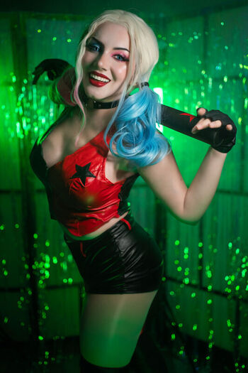Ezy Summers Cosplay